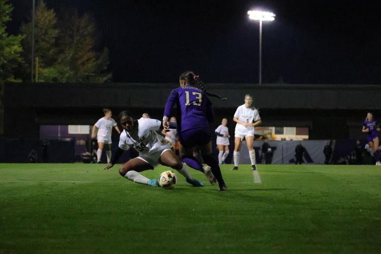 241010_SydneyKoeppen_WSoccerVsMichigan8