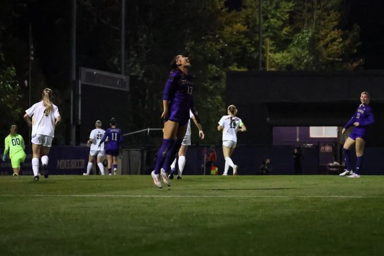 241010_SydneyKoeppen_WSoccerVsMichigan11