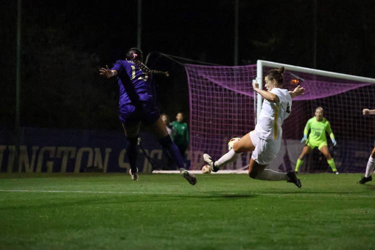 241010_SydneyKoeppen_WSoccerVsMichigan16